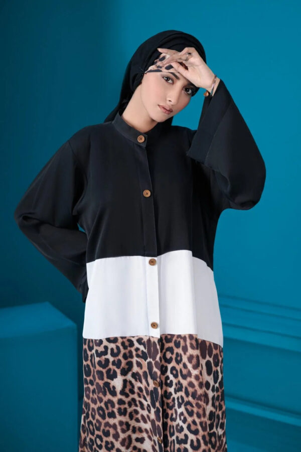 Cheetah Charm Abaya - Image 4