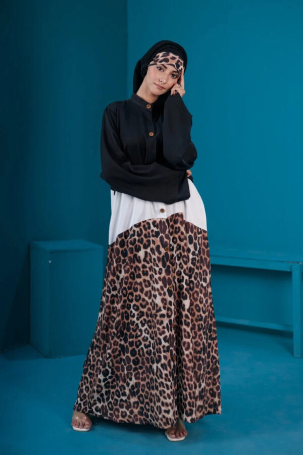 Cheetah Charm Abaya - Image 2
