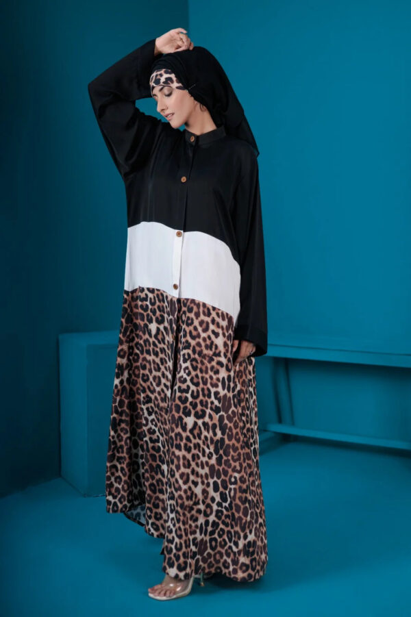 Cheetah Charm Abaya - Image 3